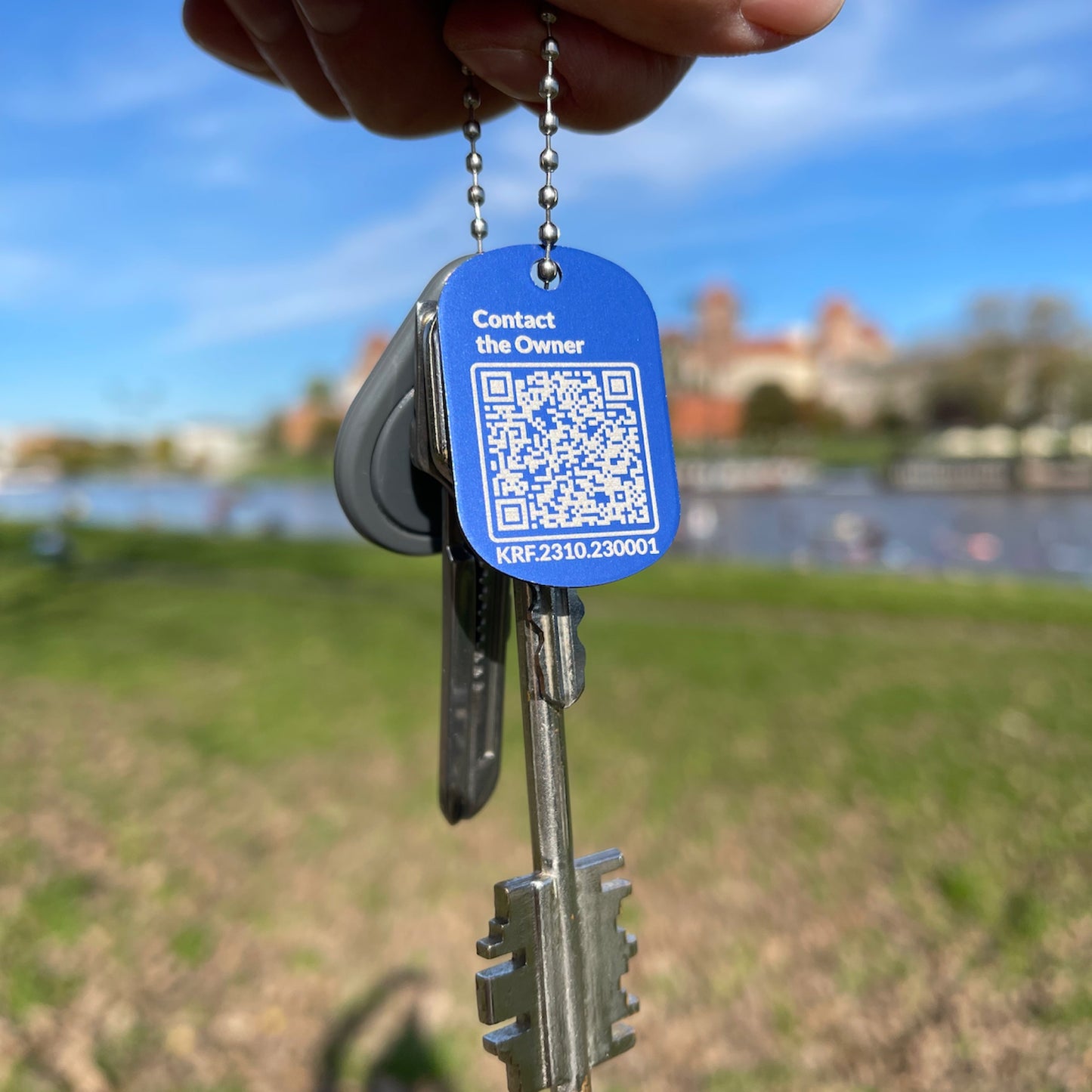 Tag QR Beeperlink na breloku, umożliwiający anonimowe powiadomienie o zagubionych kluczach, plecakach, torebkach 